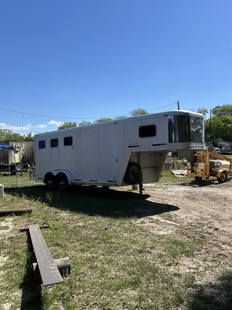 2002 Exiss Horse Trailer for Sale in Belleview, Florida
